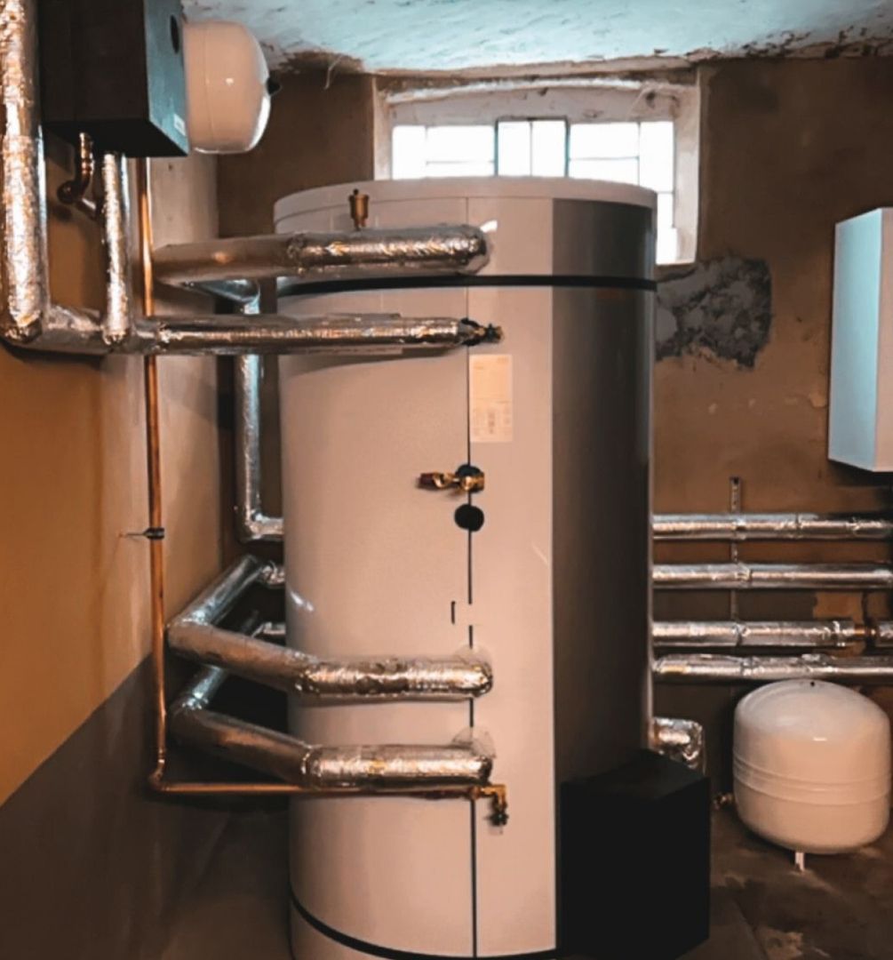 Ein Speicher für eine Wärmepumpe in einem Keller